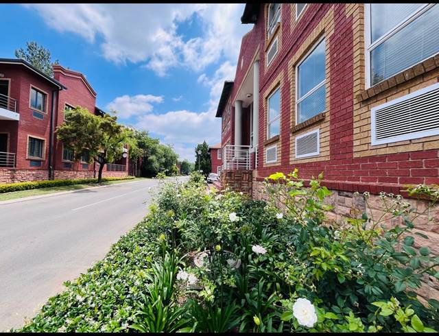 600M² OFFICE FOR SALE IN FOURWAYS
